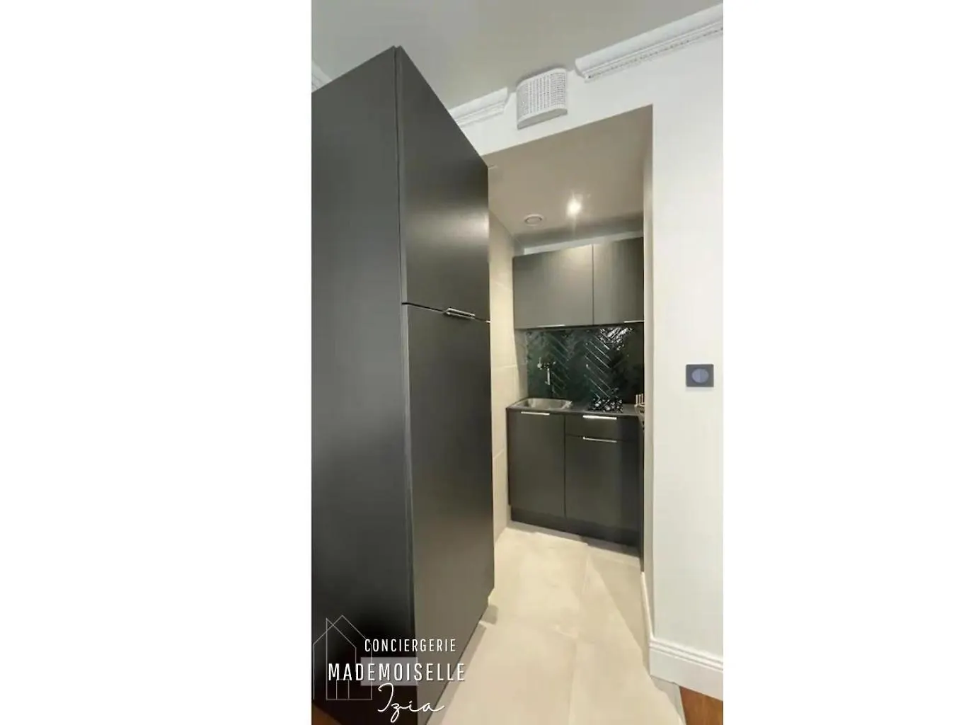 18 Montmartre Apartment Paris