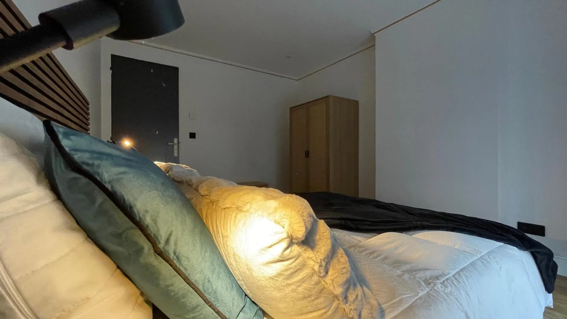 18 Montmartre Apartment Paris