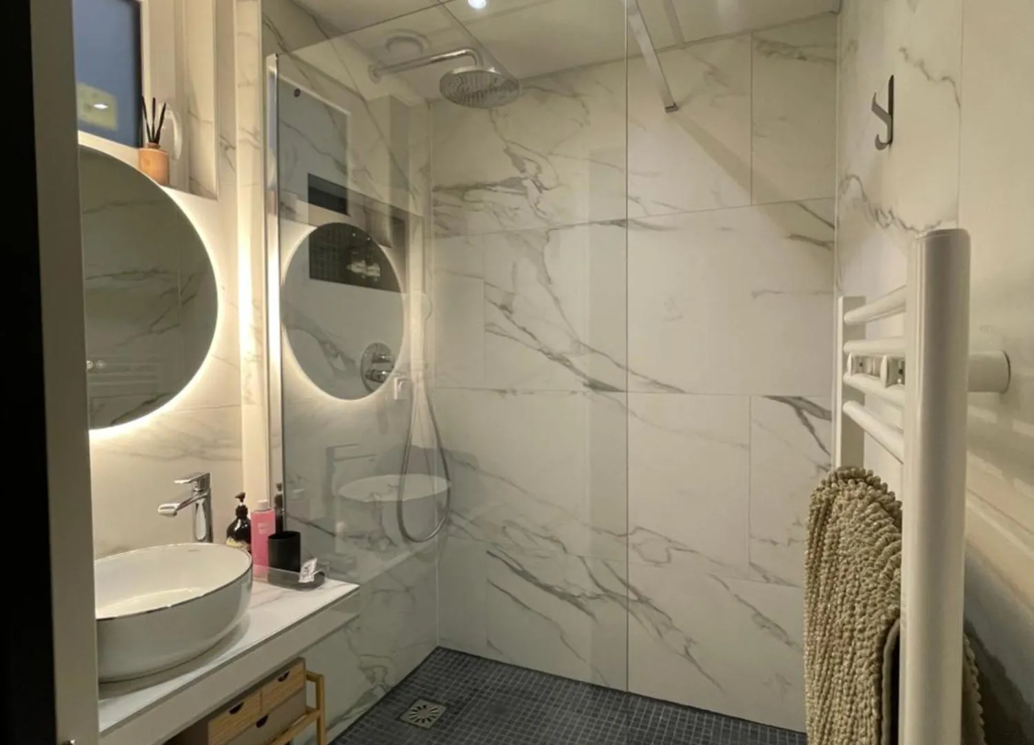 18 Montmartre Apartment Paris
