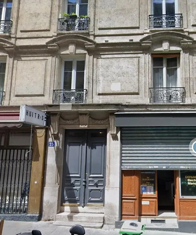 18 Montmartre Apartment Paris
